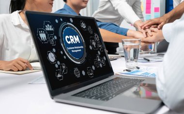 CRM işletme ve işletme için canlı bilgisayarda müşteri ilişkileri yönetim sistemi