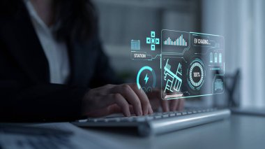 Gerçek zamanlı pil seviyesi, şarj durumu, güç çıkışı, istasyon konumu ve verimli enerji yönetimi için navigasyon gösteren elektrikli araçlar için şarj arayüzü