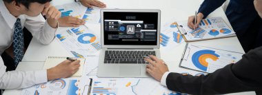 Yapay zeka teknolojisini çalıştırmak için komut mühendisi ve kullanıcı kolaylığı için üretici yapay zeka yardımcı araçları insanların yapay zeka hareketini teşvik ederek üretken yapay zeka fonksiyonları ile çalışmasına yardımcı olur