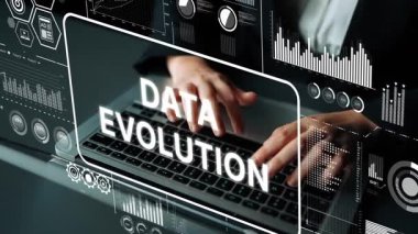 Eller Klavyede Veri Evrim Konsepti ve Analitik Çizelgeleri ile Yazıyor Modern Ofis Ayarlarında Ekranda gösterilmiştir. Asemptotik akıllı veri analitiği.