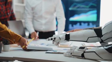 AI güdümlü analitikler şirket ekiplerinin iş performansını izlemelerine, tahminleri iyileştirmelerine ve piyasa stratejilerini optimize etmelerine yardımcı oluyor. Noogenesis Yapay Zeka