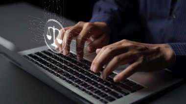 Adalet ölçeğini gösteren fütürist dijital hukuk arayüzü, dijital hukukun altını çizen, AI uyumu, dijital hukuk sistemleri ve güvenli yönetim için dijital hukuk düzenlemeleri. Muxer