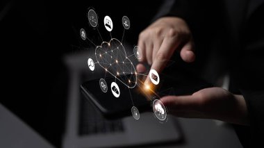 Bulut hesaplama, dijital dönüşüm, veri erişimi ve ölçeklenebilir platform bağlantısı için bulut, servis ve ağ entegrasyonunu sağlar