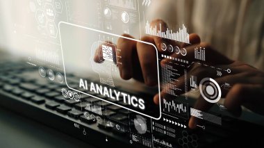 Eller Klavyede Fütürist Yapay Zeka Analitik Arayüzü ile Yazıyor Teknoloji ve Veri Analizi Temaları Arkaplanda sergilendi. Asemptotik akıllı veri analitiği.