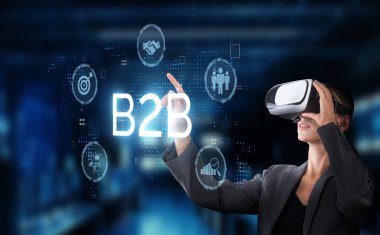 Bir iş adamı sanal gerçekliği kullanarak B2B iletişimi kurarak zincirleme etkileşimler ve dijital dönüşüm için çağdaş bir yaklaşım sergiliyor. XDMCP