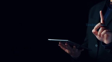 Dijital dönüşüm, işletme maliyeti optimizasyonu, operasyonel maliyet düşüşü, finansal tasarruflar ve ticari başarı için kaynak verimliliği stratejileri yoluyla maliyet azaltma ve maliyet tasarrufu. Elide