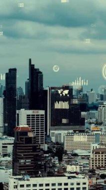 İş verileri analitik arayüzü akıllı şehrin üzerinde uçuyor ve iş zekasının geleceğini değiştiriyor. Stratejik plan için büyük verileri analiz etmek için bilgisayar yazılımı ve yapay zeka kullanılır .