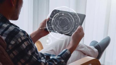 B2B stratejisi ve teknoloji iş-ticaret operasyonlarını dönüştürme, iletişimi optimize etme ve dijital B2B araçları ve yenilikler ile pazar verimliliğini artırma. Spire.