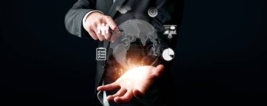 İş adamı küresel pazarlama ve finans konusunda uzmandır. Küresel pazarların karmaşıklığını, stratejileri ve pazarlama erişimini geliştirmek. Küresel finans ve pazarlama FaaS 'larında başarı