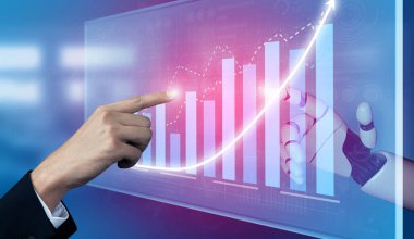 Bir işadamı, teknolojinin modern iş stratejilerine entegrasyonunu gösteren dijital bir finans grafiği ile robotik bir elin yanında etkileşime girer. Etki