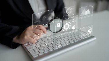 Analitik, içgörü ve performansı gösteren büyük bir veri gösterge paneli. Veriler kararları destekler, veriler eğilimleri ortaya çıkarır, veriler analitiği güçlendirir ve stratejiyi değiştirir. Latch