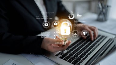 Siber güvenlik, güçlü altyapı ve proaktif dijital savunma stratejileri kullanarak güvenlik ihlalleri, hacklemeler ve ağ saldırılarına karşı korur. Latch