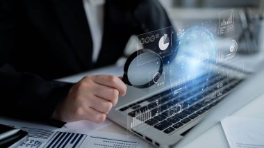 Gerçek zamanlı küresel veri analizleri, karar verme, iş analizleri ve dijital dönüşüm Latch için birbiriyle bağlantılı sistemlerden gelen görüşleri görselleştiren gösterge paneli