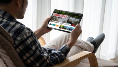 Model arama ve seyahat planlama için internet sitesi uçuş, otel ve tur rezervasyonları için anlaşma ve paket sunuyor