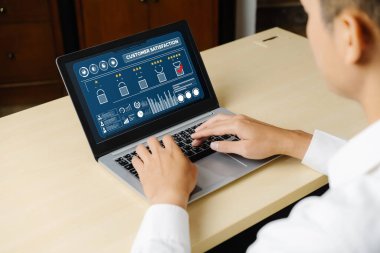 Pazarlama stratejisi planlaması için modem yazılım bilgisayarında müşteri memnuniyeti ve değerlendirme analizi