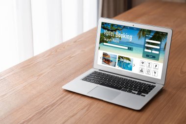 Çevrimiçi otel konaklama rezervasyon sitesi mod rezervasyon sistemi sağlar. Seyahat teknolojisi kavramı .