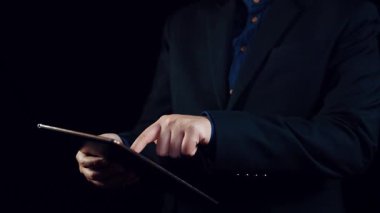 Sayısal satış performans gösterge paneli satış performans ölçümlerini, performans eğilimlerini, satış performans analizlerini ve iş bağlamında satış artışını gösteriyor. Elide