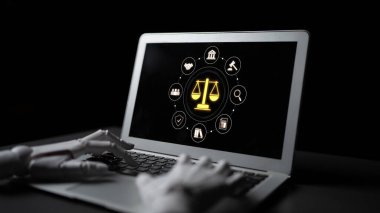 AI, hukuki araştırmaları otomatikleştirerek, dava verilerini analiz ederek, uyum sağlayarak ve yönetim ve karar verme mekanizmasında eşitliği artırarak adaleti destekler. Latch