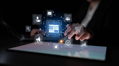 Çevrimiçi reklamlar ve dijital pazarlama markaların büyümesine yardımcı oluyor. İçerik pazarlaması bağlılığı arttırır. Pazarlama araçları ROI 'yi destekliyor. Etkili reklamlar ve pazarlama çevrimiçi iş başarısı. Eğri