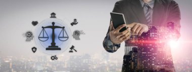 AI toplumu dönüştürüyor, önemli etik soruları gündeme getiriyor. Yapay zeka dizaynındaki ahlak kuralları adaleti sağlar. Al etik sorumlu kararı destekliyor. Yapay zeka gücünü güçlü etiklerle dengelemek çok önemli. Eğri