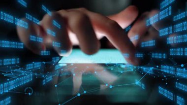 Bir kişi, dinamik veri görsellerini gösteren, modern iş analizi ve karar verme süreçlerinde teknolojik rolü temsil eden bir akıllı telefonla etkileşim içindedir. Xenic