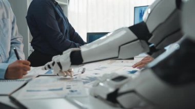 AI-güçlü piyasa analizleri danışman tavsiyeleri, işbirlikçi iş stratejilerinin geliştirilmesi ve pazarlama netliği konusunda rehberlik etmektedir. Noogenesis Yapay Zeka