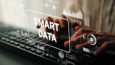 Modern Teknoloji ve Eller ile Akıllı Veri Analizi Dijital Ortamı Klavyesinde Yazıyor. Asemptotik akıllı veri analitiği.