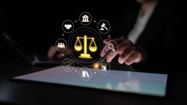 Adalet sistemi yasal yönetim ve adalet sağlar. Adalet sistemi hakları korur, sistem kanunları uygular, adalet düzeni sağlar ve adalet sistemi karar verir. Latch