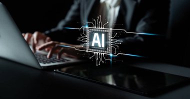 LLM 'de yapay zeka asistanı, büyük veriler, makine öğrenimi ve üretken yapay zeka gücü gelişmiş iş uygulamaları için ajanssal yapay zekayı destekliyor. Latch