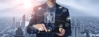 Çok kanallı pazarlama ve çevrimiçi alışveriş stratejileri, platformlar arası müşteri deneyimi, marka birleşmesi ve dijital kanallar arasında entegre pazarlama iletişimi. Eğri