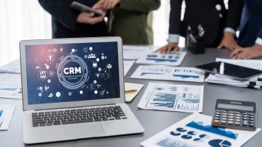 CRM işletme ve işletme için canlı bilgisayarda müşteri ilişkileri yönetim sistemi