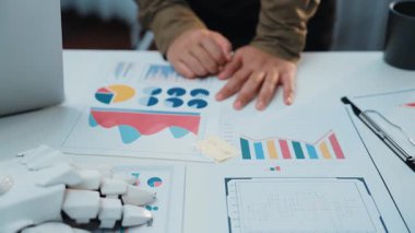 Finansal stratejilerin rafine edilmesi, kurumsal karar verme mekanizmasının optimize edilmesi ve verimliliğin artırılmasında iş danışmanlarını destekleyen yapay zeka destekleyici analitikler. Noogenesis Yapay Zeka