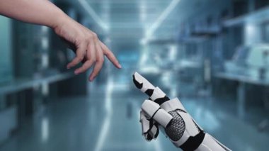 Robot ve insan elini uzatıyor ve yüzen tıbbi haç ikonu ile parmağıyla işaret ediyor. Laboratuvar geçmişini işaret ederken robot eller ve insanların birlikte çalışması yakın plan. Sağlıklı..