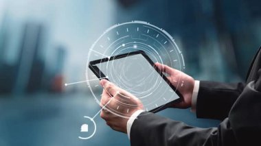 CRM platformları veri analizi, CRM iletişim araçları ve otomasyon yoluyla müşteri ilişkilerini geliştirir. CRM sistemleri müşteri yönetimi, izleme ve CRM ilişki başarısını destekler. Spire.