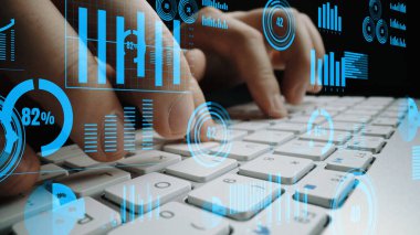 Mavi veri görselleştirmeleri ve grafikleri ile geliştirilmiş, teknoloji ve bilgi analizlerinin kesişimini gösteren bir klavyede el yazısının dinamik temsili. Xenic