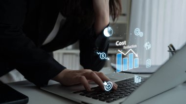 Dijital dönüşüm, uzun vadeli iş başarısı için süreç optimizasyonu, kaynak verimliliği ve finansal tasarruflar yoluyla maliyetleri düşürür. Latch