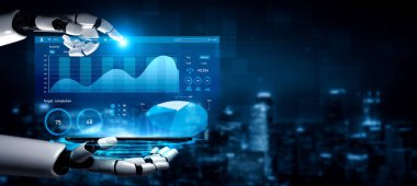 Gelecekçi bir robot el, modern dijital ortamda grafikler, istatistikler ve performans ölçümleri içeren holografik veri görselleştirmesini sergiler. Etki