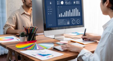 İş veri paneli pazarlama stratejisi planlaması için canlı iş zekası analizi sağlar