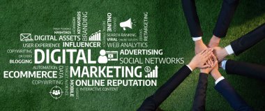 Dijital pazarlamanın özünü canlı yeşil çimen arka planına karşı oluşturulmuş yaratıcı bir kompozisyon, strateji ve yenilikle keşfedin. Dostluk