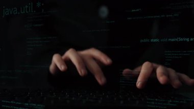 Yaratıcılık ve teknolojinin füzyonunu vurgulayan, klavyeye klavye ile yazı yazan elleri görsel olarak çarpıcı bir şekilde temsil etmek. Xenic