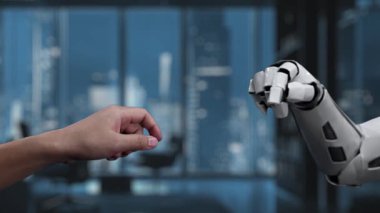 Bir insan eli, ofisteki bir robot ele uzanıyor. Sahnede teknoloji ve finans kavşağını temsil eden vergi sembolleri ve dijital unsurlar yer alıyor. Auvana