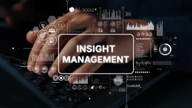 Klavyede Eller Yazılı İç görsellik Yönetimi Konsepti ve Görselleştirme Grafikleri. Asemptotik akıllı veri analitiği.