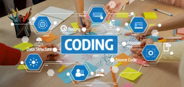 Çalışma alanı üzerinde renkli notlar ve diyagramlarla yazılım geliştirmede çeşitli takım çalışmalarını gösteren canlı bir işbirlikçi kodlama oturumu yaratıcılık ve stratejiyi ima eder. Dostluk