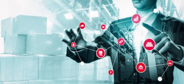 Paket toplama ve teslimatı tanımlamak için teknolojinin yenilikçi interneti olan akıllı depo yönetim sistemi. Gelecekteki tedarik zinciri ve lojistik ağ işi kavramı .