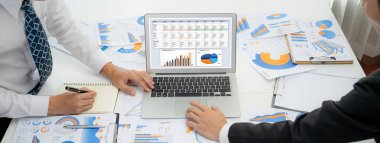 İş veri paneli, pazarlama stratejisi planlaması için iş zekası analizi sunar. Müşteri taleplerini analiz etmek ve iş dünyasının geleceğini önceden görmek için büyük veriler sunulur.