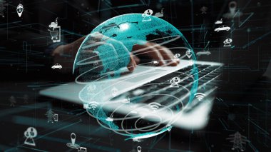 Dizüstü bilgisayarda yazan eller, dijital yenilik ve ağ oluşturmayı temsil eden fütüristik grafikler ve simgelerle çevrili küresel bağlantıyı ve teknolojik ilerlemeyi sembolize ediyor. Xenic