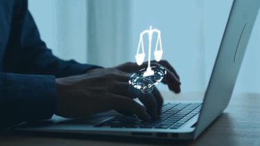 AI toplumu dönüştürüyor, önemli etik soruları gündeme getiriyor. Yapay zeka dizaynındaki ahlak kuralları adaleti sağlar. Yapay zeka etiği sorumlu kararları destekliyor. Yapay zeka gücünü güçlü etiklerle dengelemek çok önemli. Elide