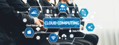 İş toplantısına katılan profesyoneller, teknolojinin kilit yönlerini vurgulayan bilgi elemanlarıyla resmedilmiş bulut hesaplama kavramları üzerinde durdular. Dostluk