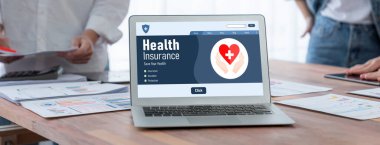 Kolay form doldurma için sağlık sigortası web sitesi canlı kayıt sistemi