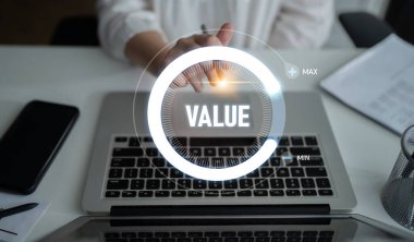 ERP platformları iş süreçlerini optimize eder, verimliliği artırır ve işletmeleri kurumsal kaynak planlaması ve dijital ERP sistem uygulaması yoluyla yürütür. Latch